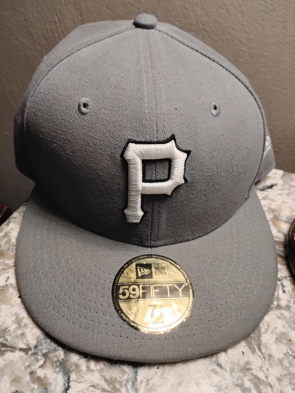 New Era Pittsburgh Pirates Grey 59FIFTY Fitted Cap 7 3/8 NWOT